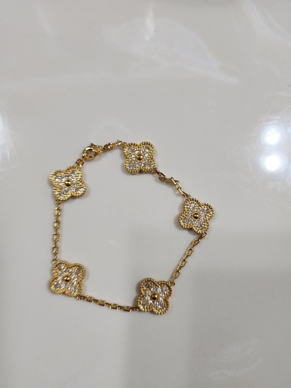Gold Clover  Bracelet - Elegant Women’s Jewelry